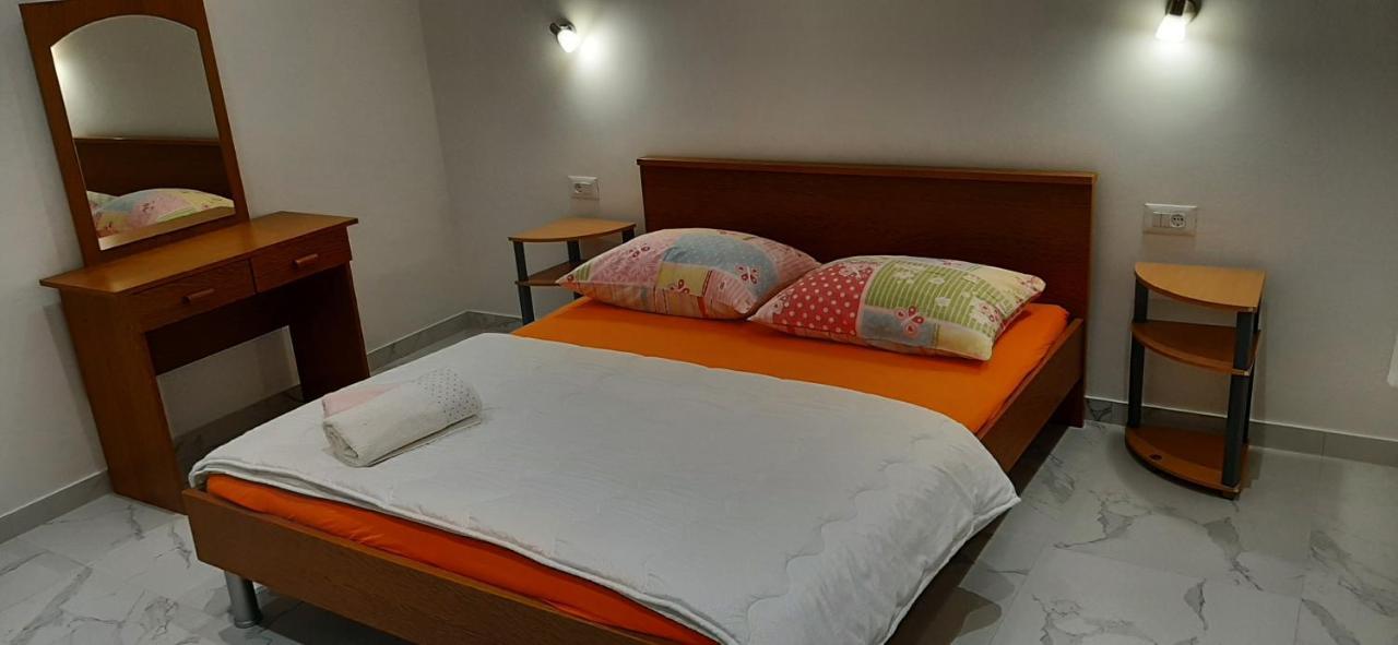 Marin I Vinka Appartement Trogir Buitenkant foto